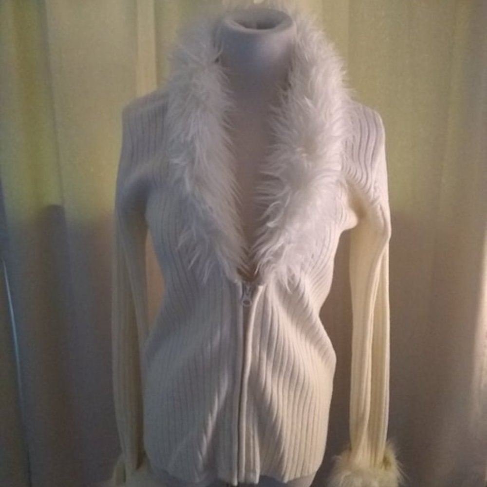 FAUX FIR DETAILED ZIP  UP SWEATER , CREAM LRG
